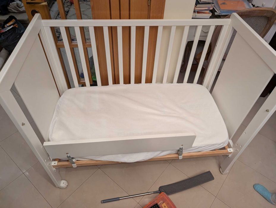 Berço de bebé em madeira