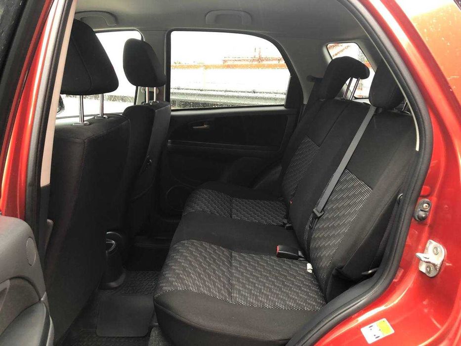 В продажі Suzuki SX-4 2007 року випуску.