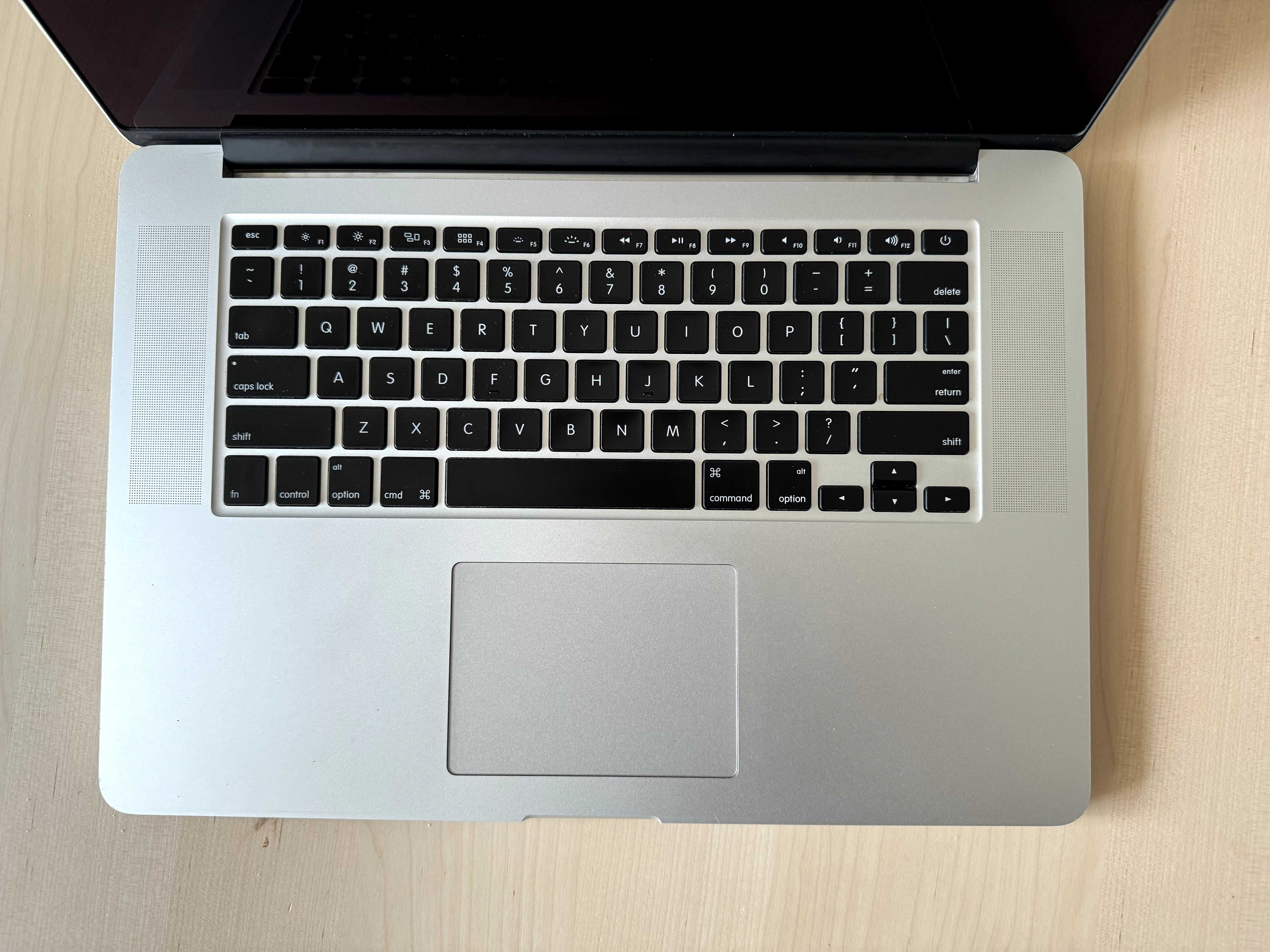 MacBook Pro i7 Mid-2015 15" SSD 512gb 16gb RAM (A1398) (new battery)