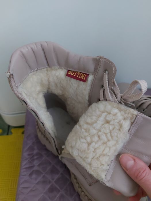 Продам жіночі шкуряні чоботи