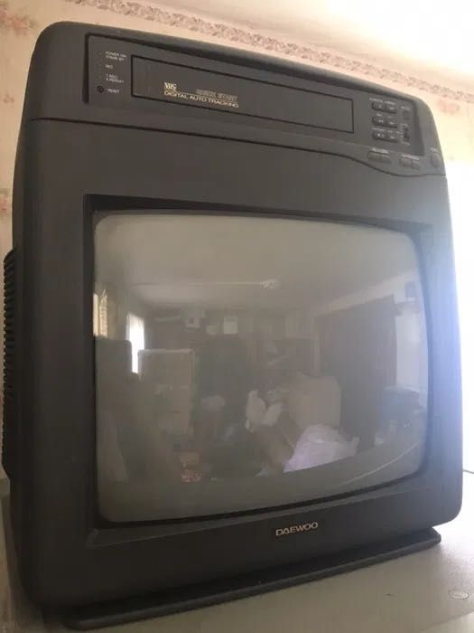 Телевизор с видео проигрывателем