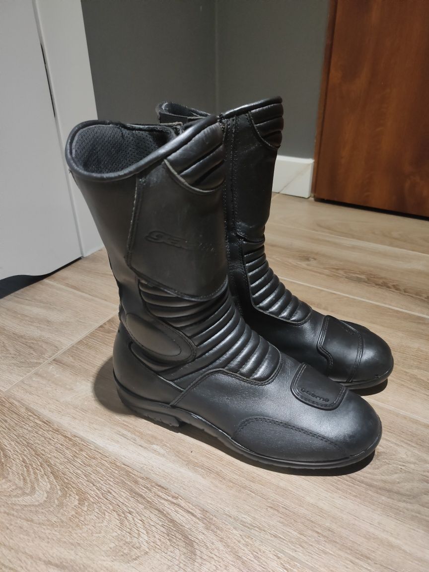 Kurtka i spodnie motocyklowe Modeka buty kask