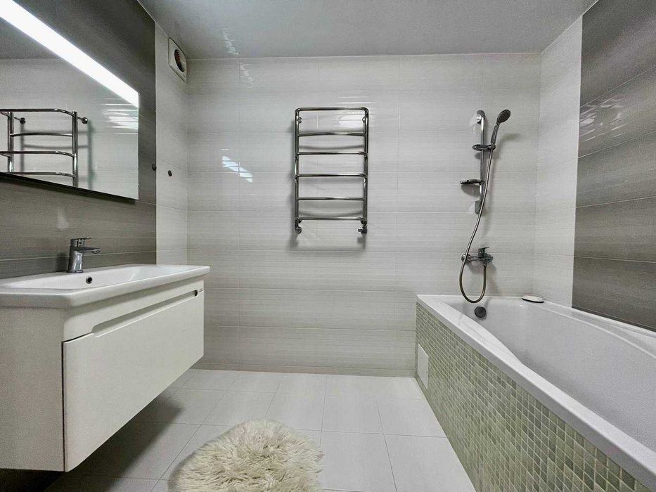 Продаж чудової дворівневої квартири! Виставка