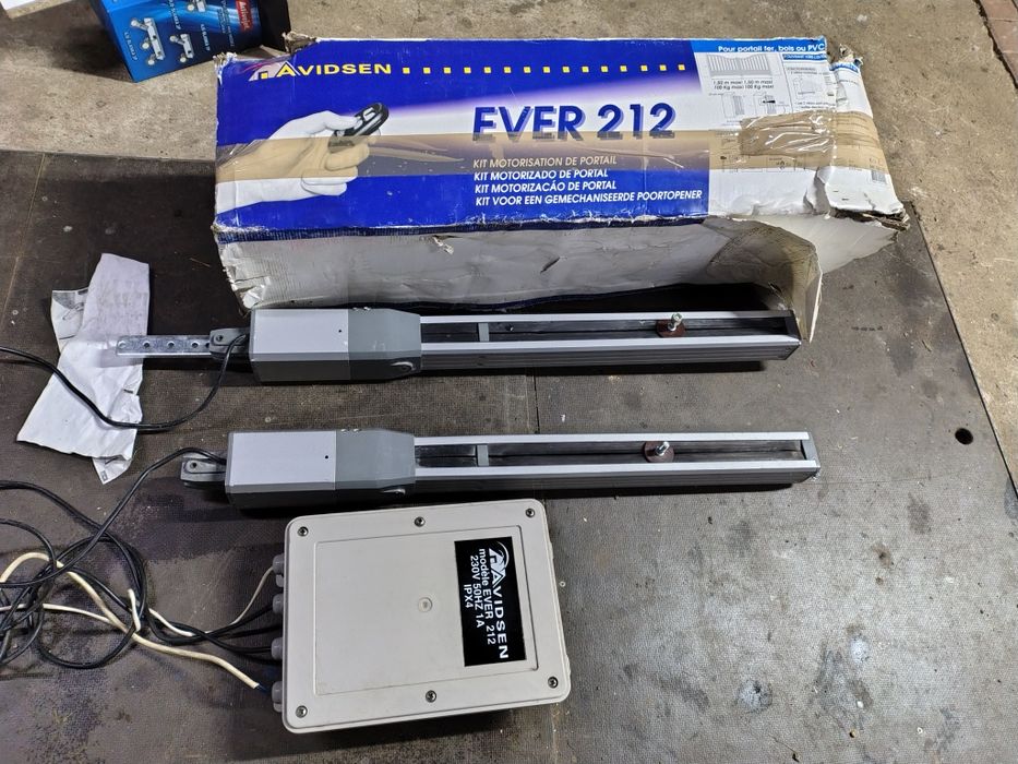 Ewer 212 mechanizm do otwierania bram dwuskrzydłowych