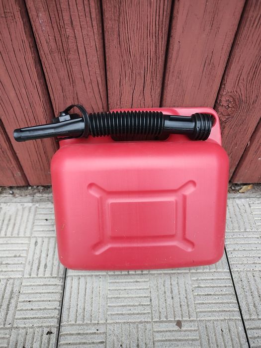 Kanister plastikowy 5 litrowy z lejkiem
