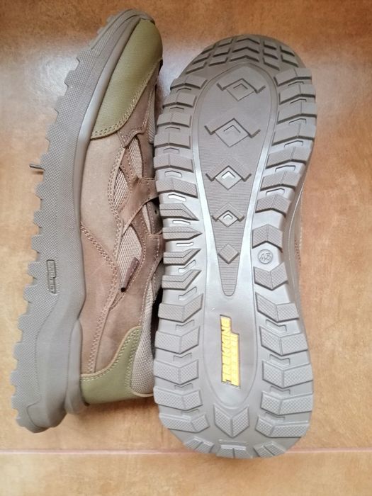 Продам тактичні кросівки