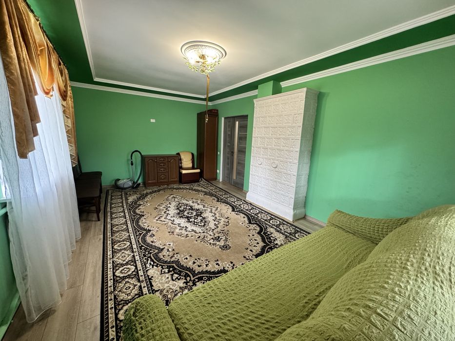 Будинок з новим ремонтом і технікою, великою ділянкою в м.Кременець Те