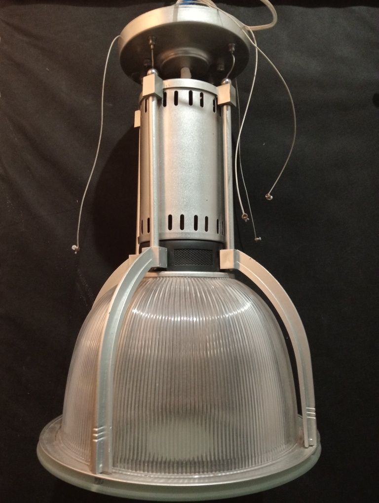 Lampa Lamp&Licht do wysokich pomieszczeń