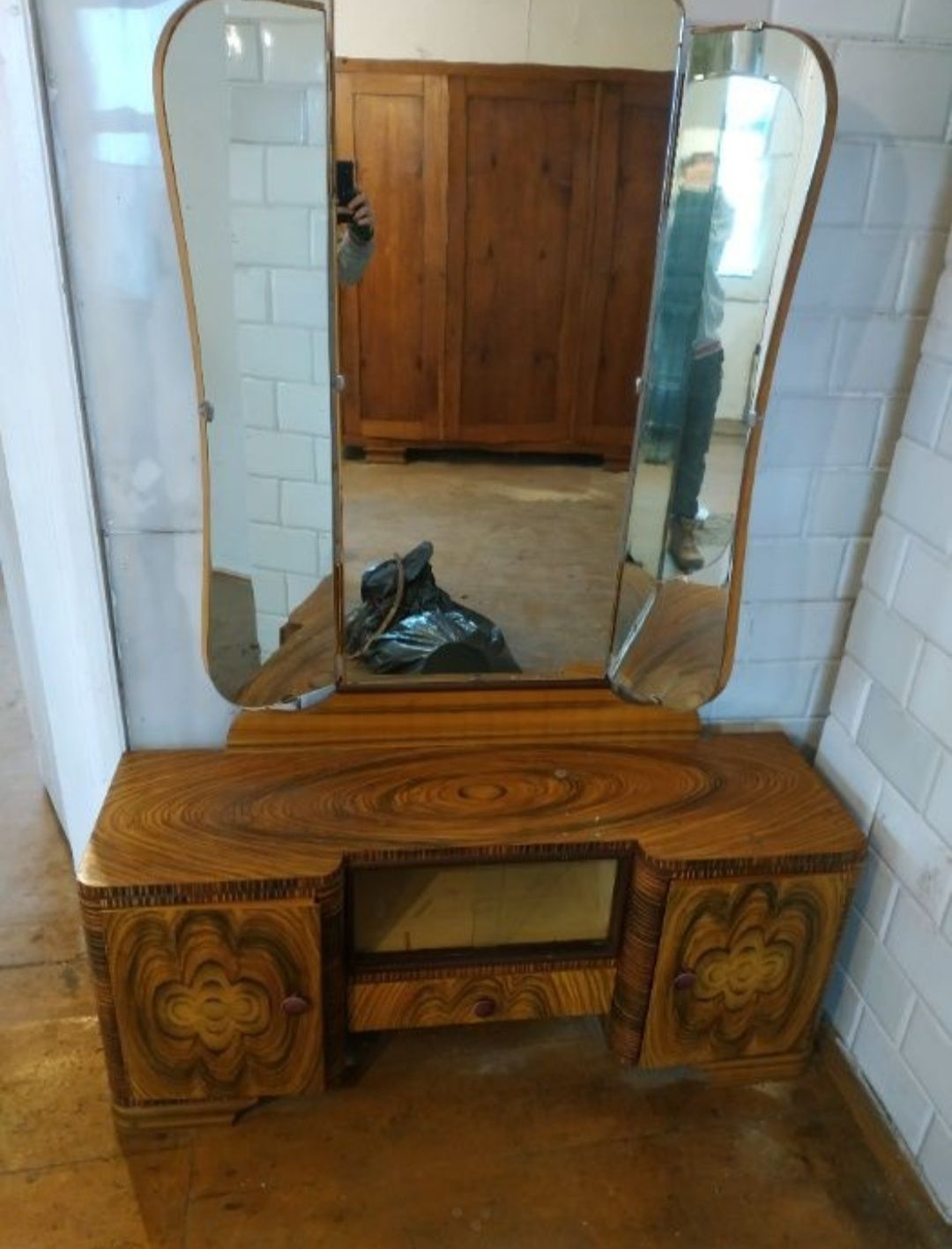 Toaletka drewniana z lustrem