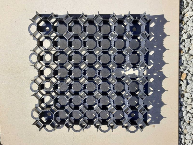 Kratka Trawnikowa Chodnikowa Parkingowa 50x50x4 czarna 2 gatunek