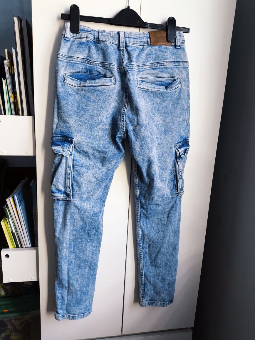 Bojówki z kieszeniami Reserved r. 158