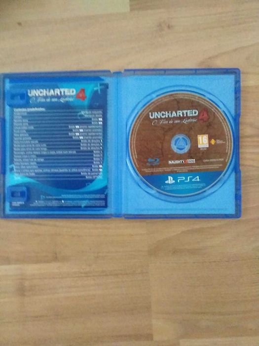 PlayStation 4 500gb + Uncharted 4 Thief´s End
