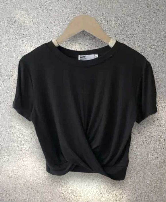 Czarny Crop top z efektownym marszczeniem