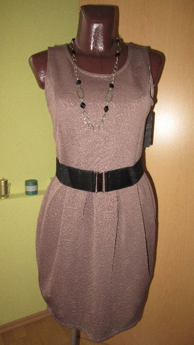 NOWA Beżowa elegancka sukienka r. M.