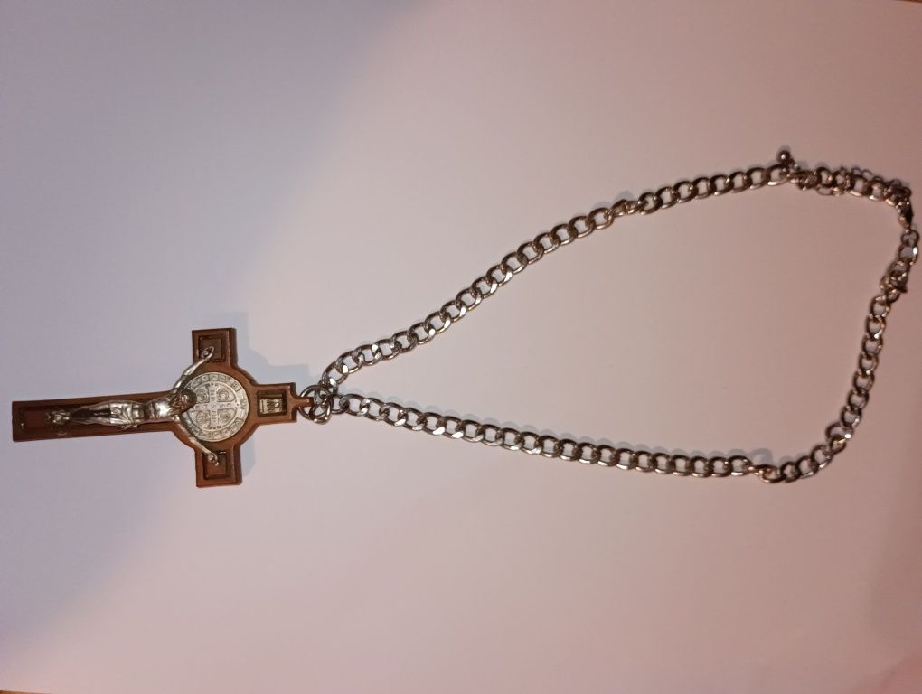 Medalhas e fios religiosos