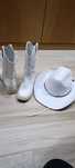 Botas e chapéu estilo Texas