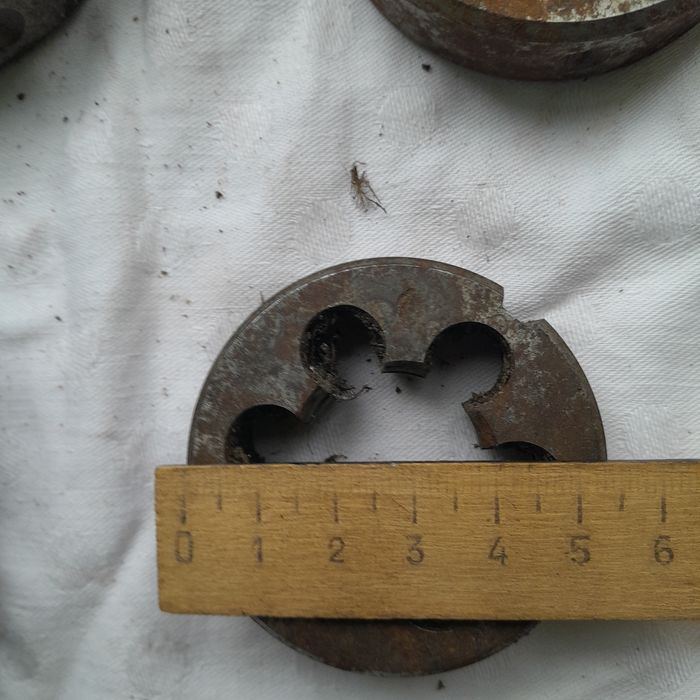 Клупп и плашки 3 шт.