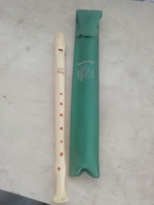 3 used flutes64553129617154120