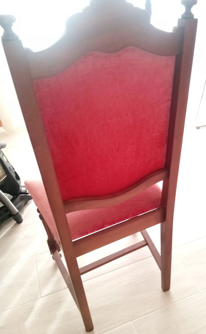 Cadeira em mogno e veludo grená