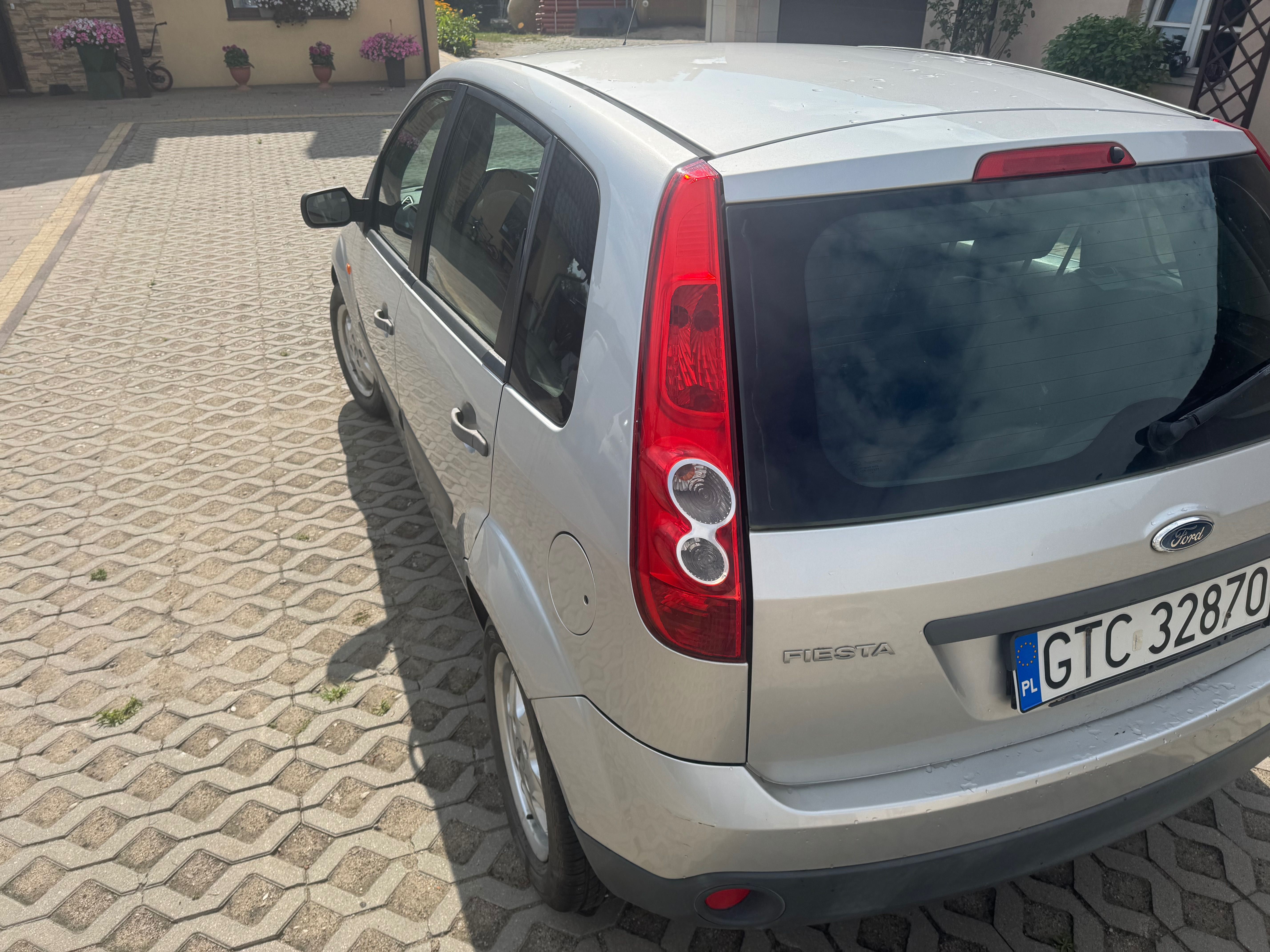 Ford fiesta 2008 z klimatyzacja mały przebieg