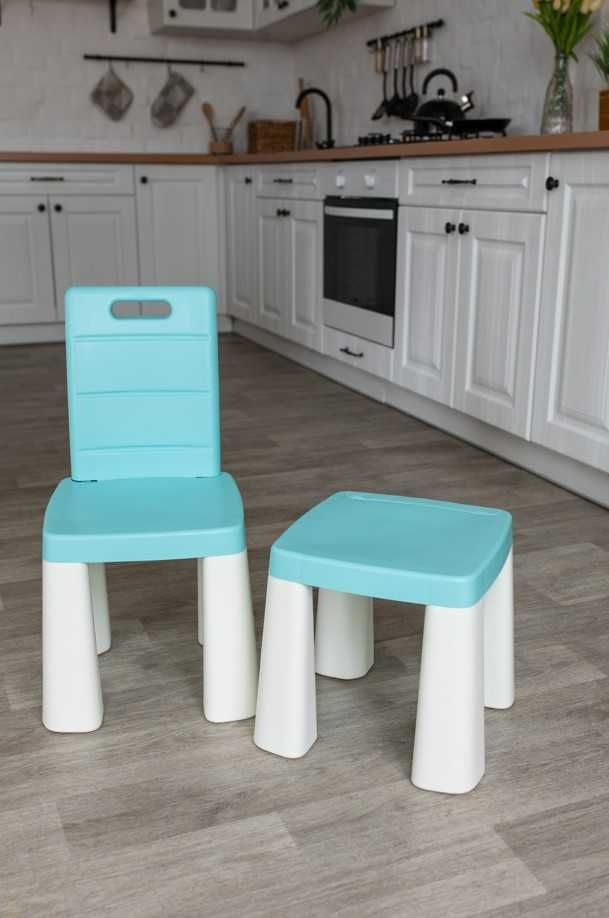 Столик 2 стільця стільчика долоні комплект дитячий меблів пластиковий