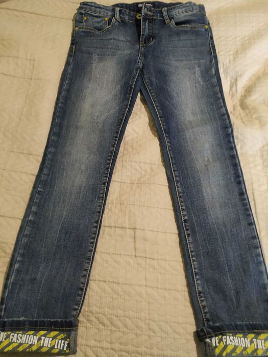 Джинсы на мальчика очень крутые.
