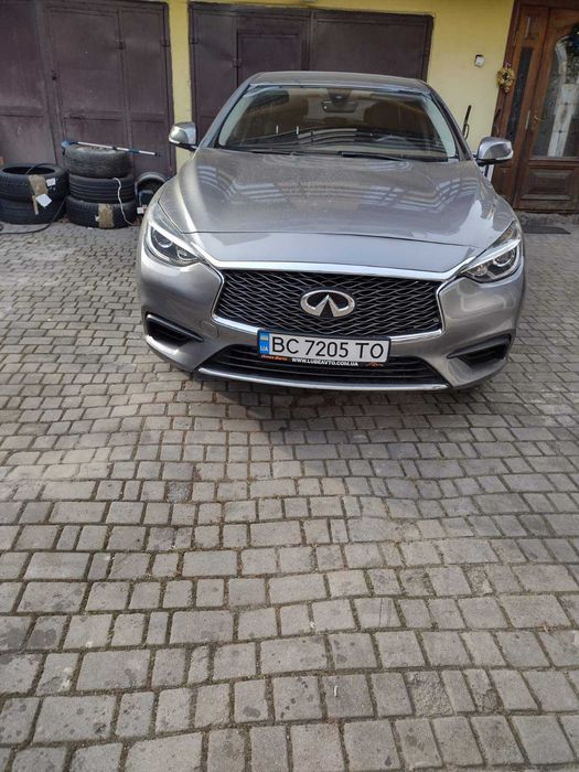 Оренда авто Infinity qx30 преміум класу.