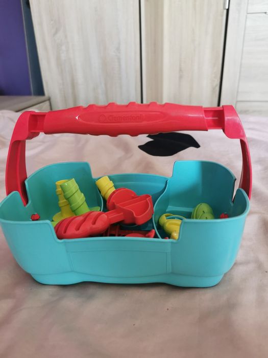 Clementoni stoliczek małego majsterkowicza.