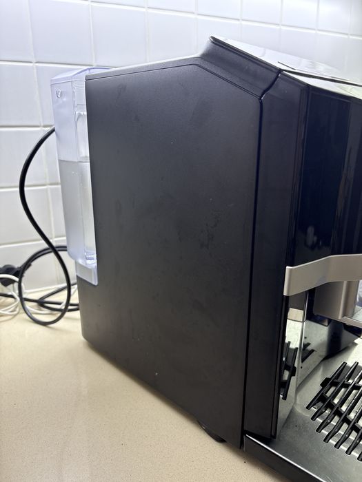 Máquina de café automática EQ300 com moinho de café cerâmica.