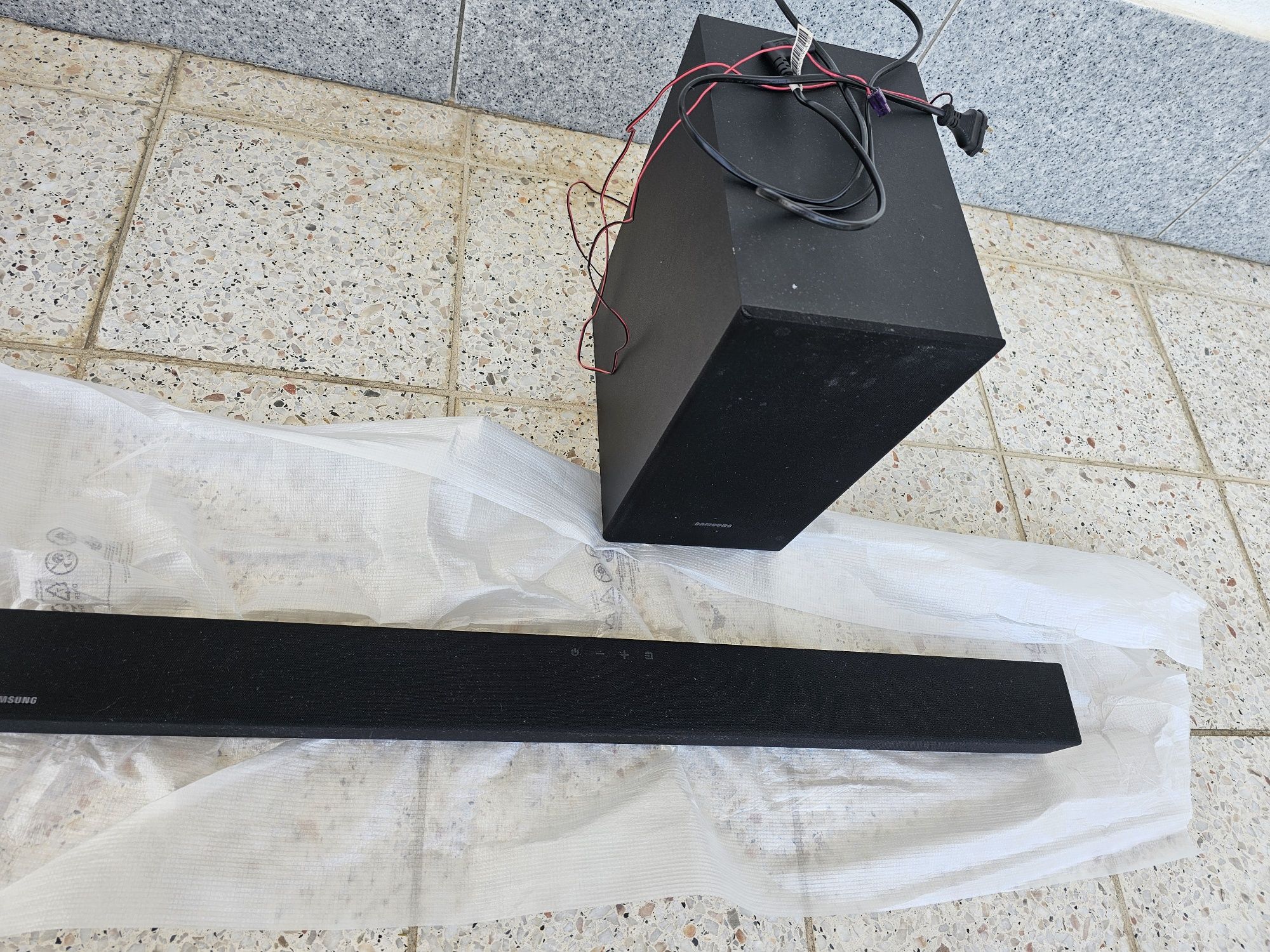 SoundBar Samsung HW-T420 ( Subwoofer com fios)