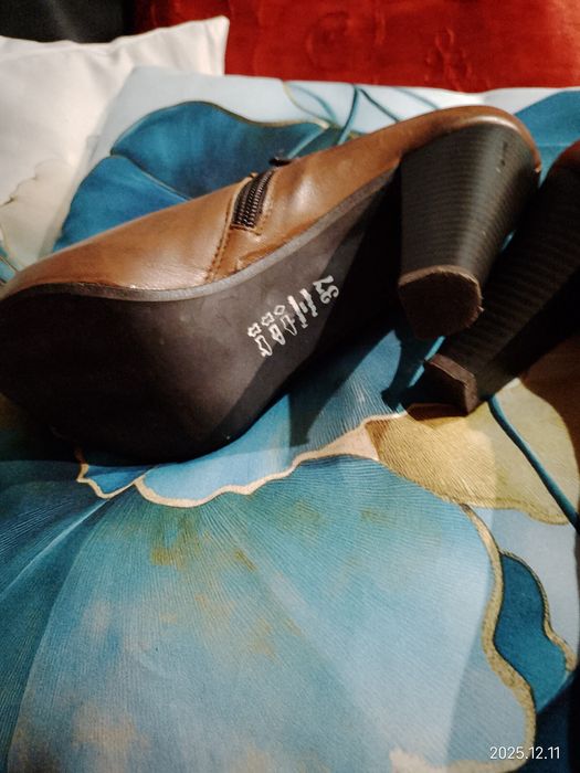 Sapato bota castanhos