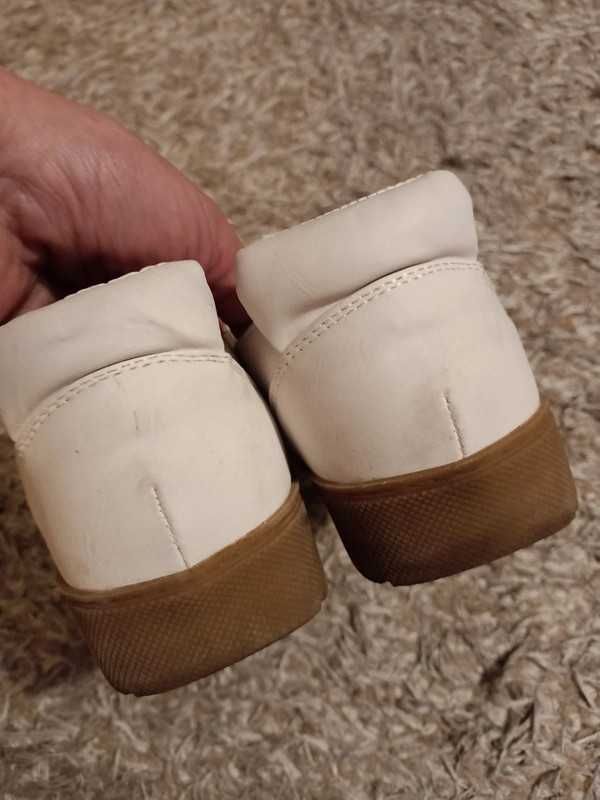 Białe buty mokasyny półbuty rozmiar 40