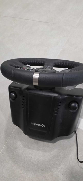 Volante + Pedais Logitech