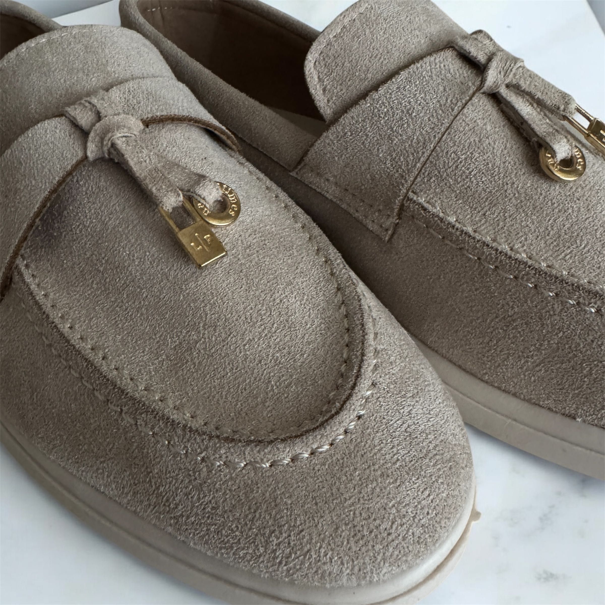 Лофери Loro Piana жіночі 36-40 беж та чорні