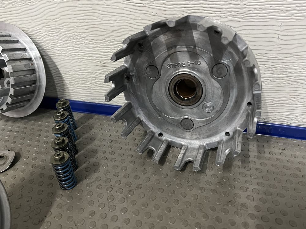 Kosz sprzęgłowy tarcze sprzęgło docisk piasta yamaha dt 125 tdr