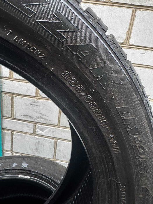 Зимові шини Bridgestone 235/50 R19