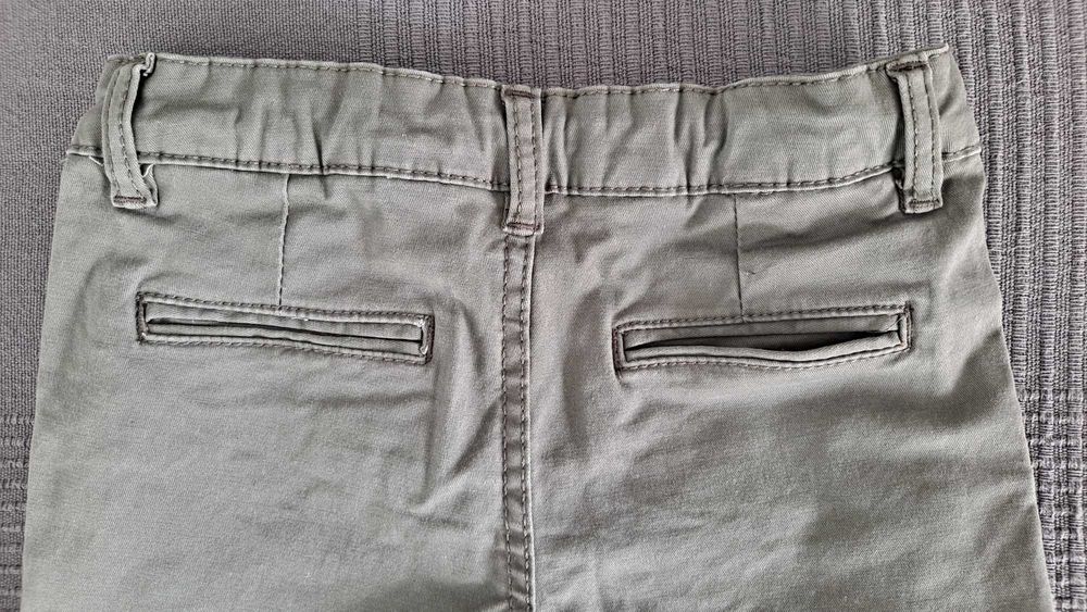Calça chino cinzento esverdeado com bolso faca e elástico na cintura