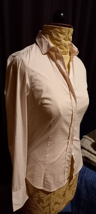 Camisa às riscas rosa e branco