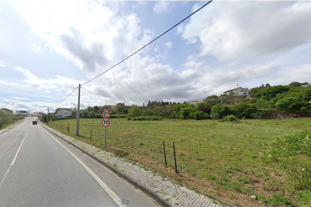 Quinta com 13.625 m² em Cepões - Lamego, junto à A24