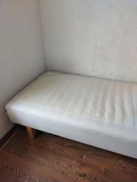 Idealne łóżko na mieszkanie urządzenie pokoju materac z drewniane nogi
