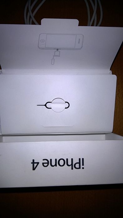 Caixa e carregador Iphone 4 Vendo à melhor oferta acima de 10€