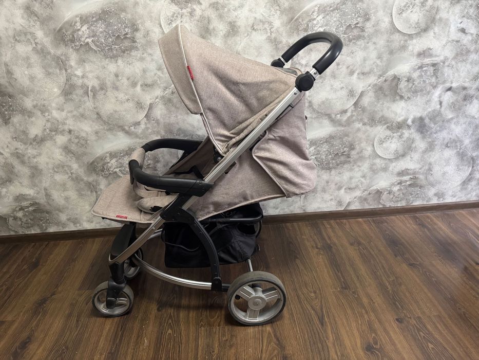 Прогулянковий візок (коляска)  Carrelo Vista