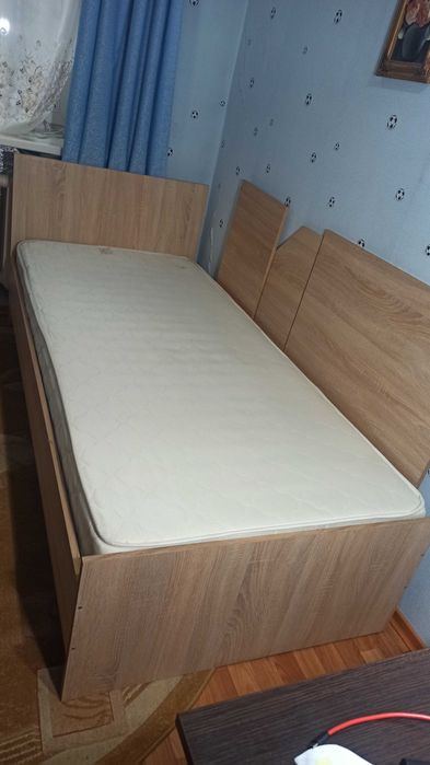 Продам ліжка полуторні.