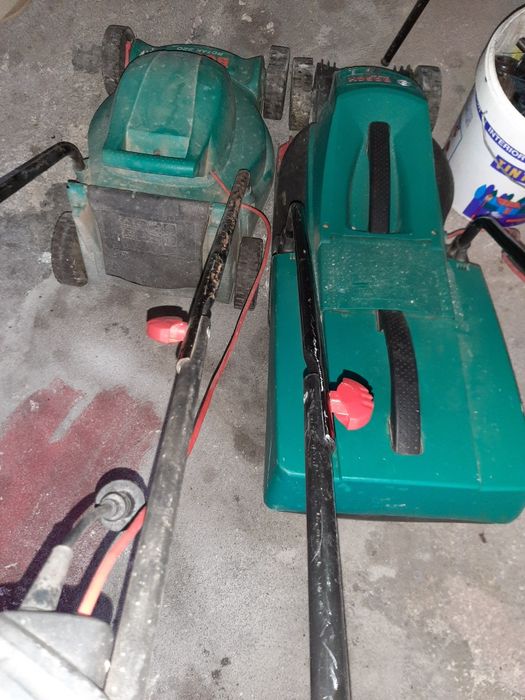 2 corta relva Bosch com avaria