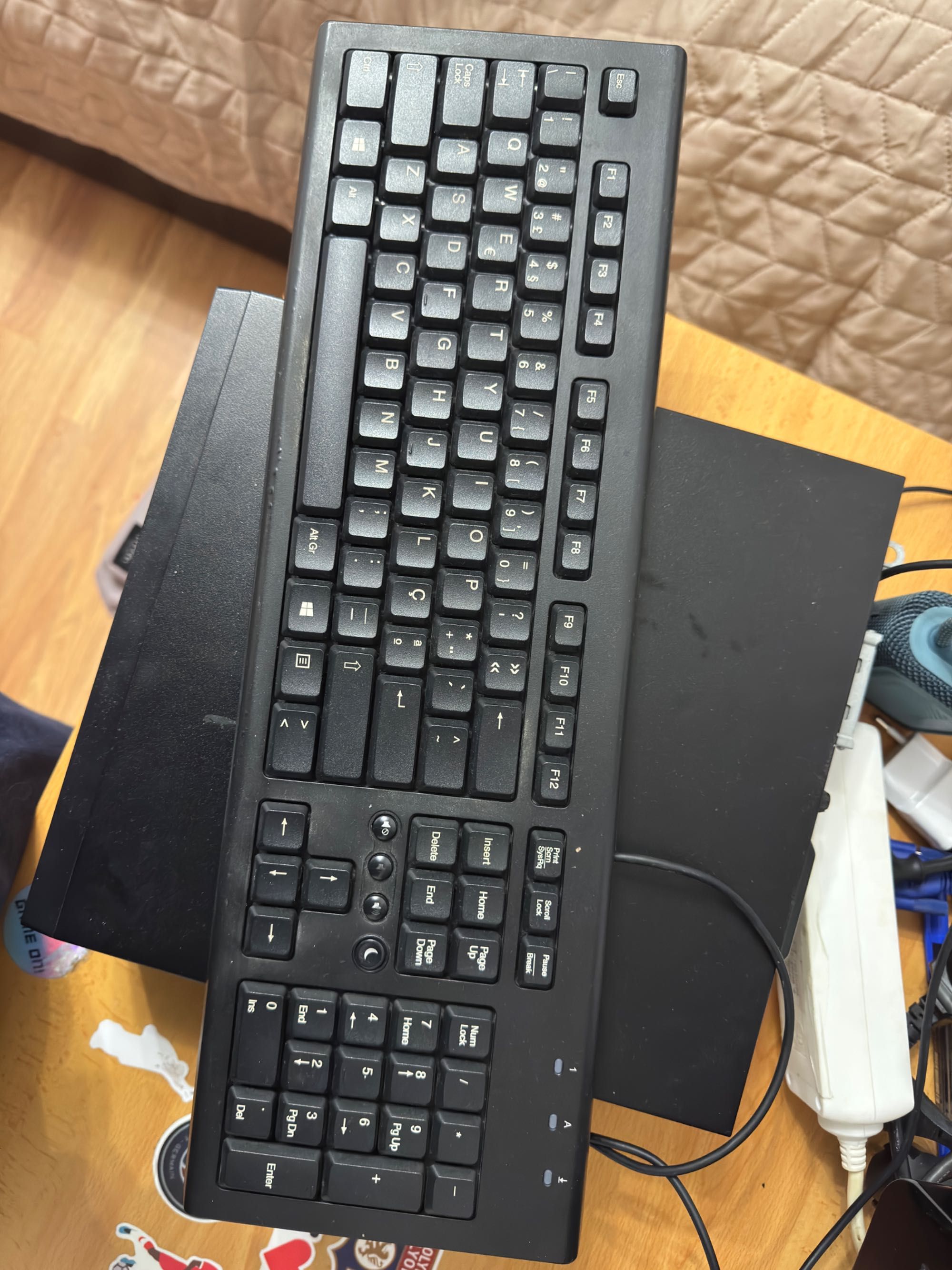 Computador escritório+ Ecrã +teclado