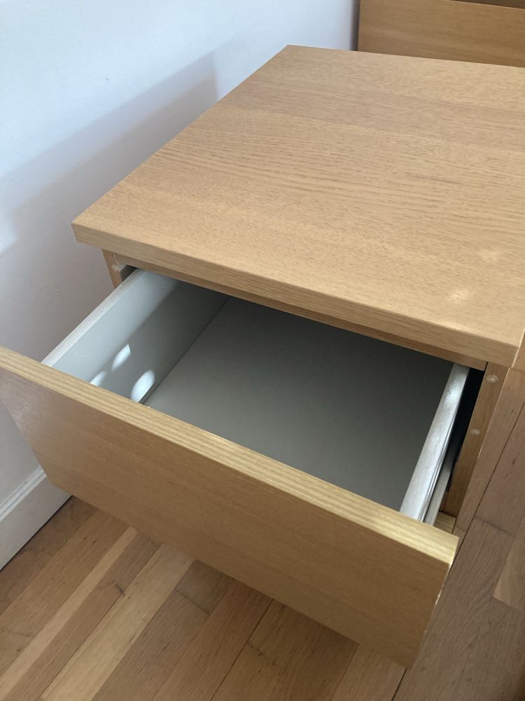 2 mesas de cabeceira do IKEA