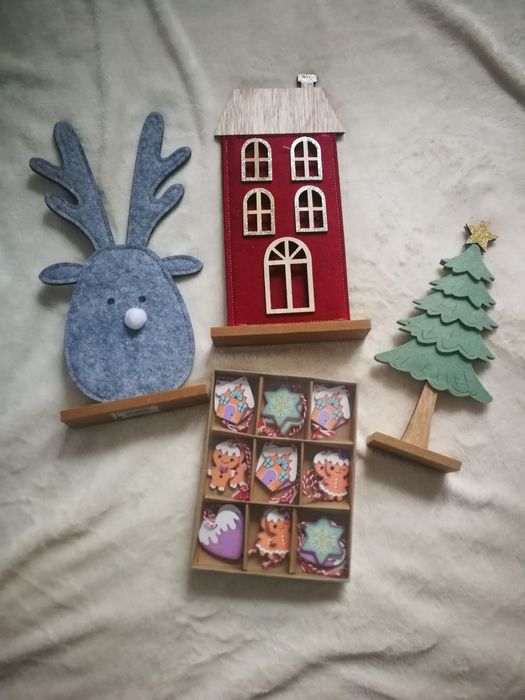 Świąteczne ozdoby choinka renifer Bomki ciastek mikołajki prezent