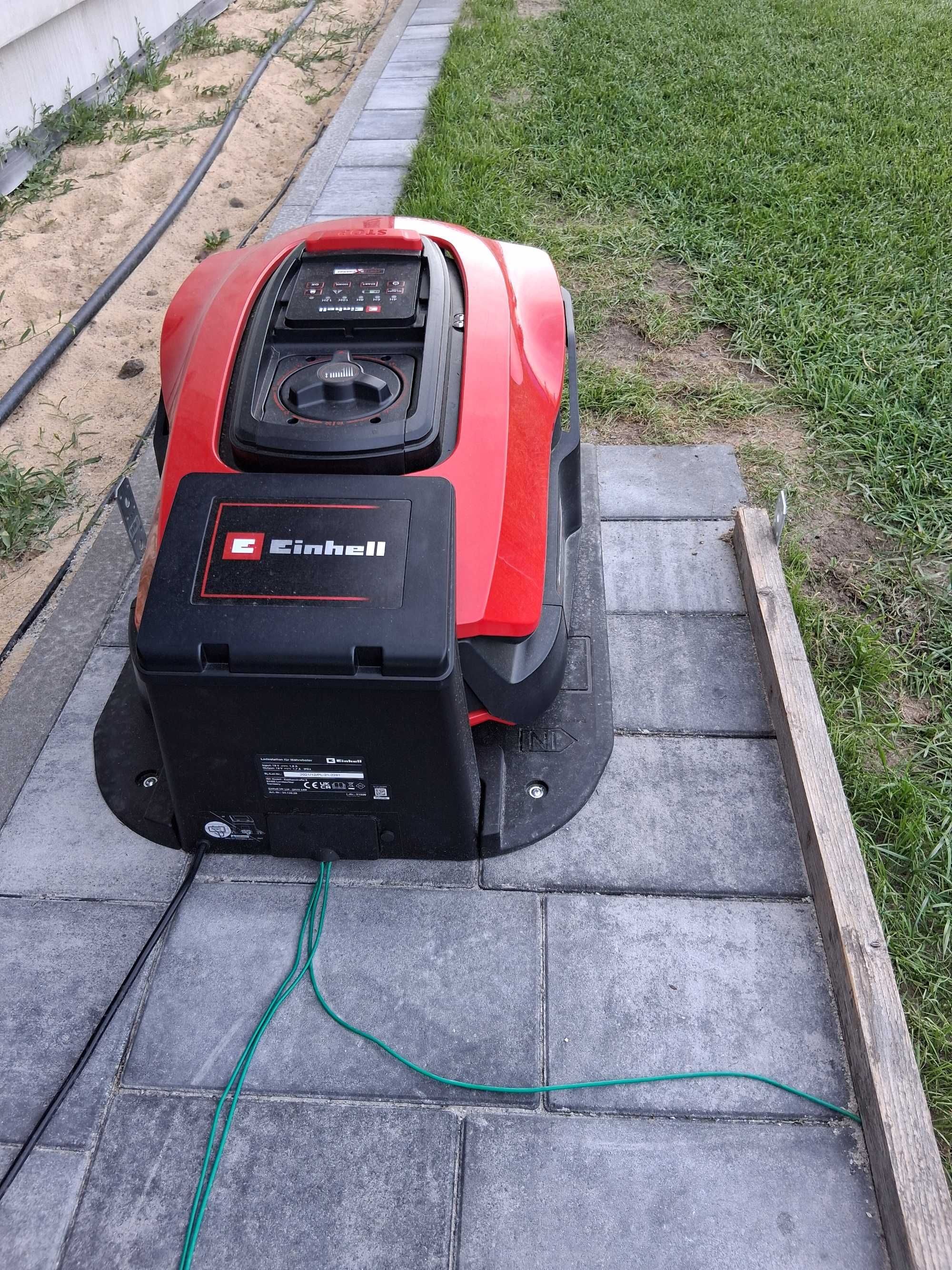 Robot koszący kosiarka