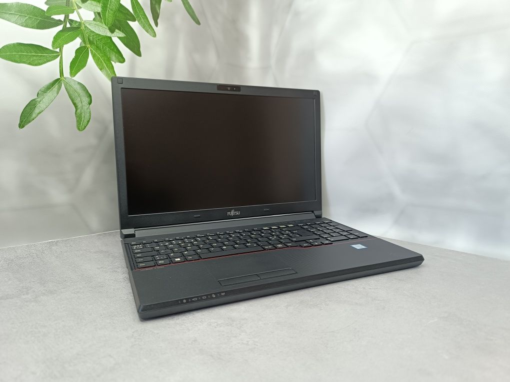 Ноутбук Fujitsu LIFEBOOK E556/i3-6100U/8 ГБ/256 GB/15.6 "  HD/Гарантія