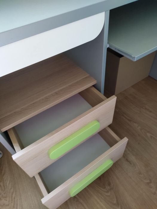 Komplet mebli do pokoju dziecka
